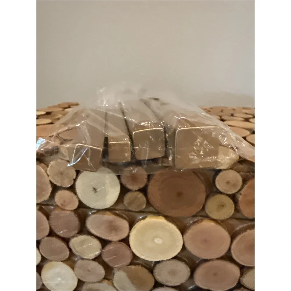New Estee Lauder 4 PCS Makeup Brush Set For Face/ Eyeshadow/Lips in plastic wrap